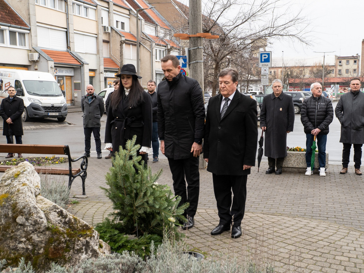 „Megmásíthatatlanul hisszük: minden embernek egyenlő a méltósága” – Megemlékezés volt Kalocsán a kommunizmus áldozatainak emléknapján